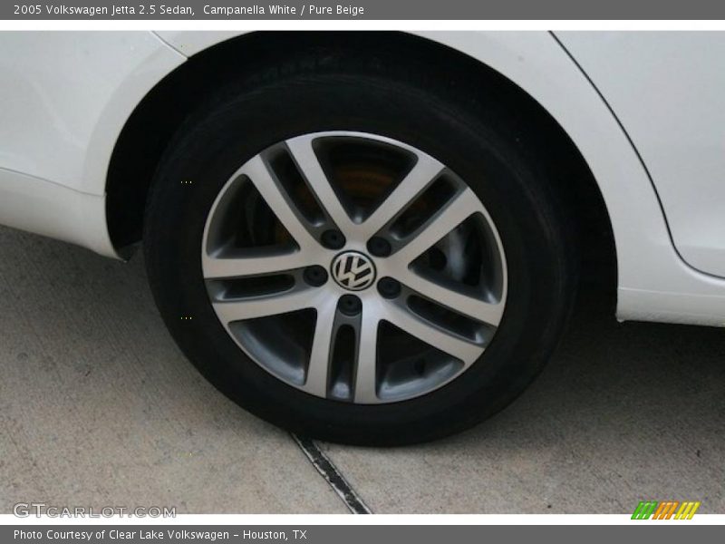 Campanella White / Pure Beige 2005 Volkswagen Jetta 2.5 Sedan