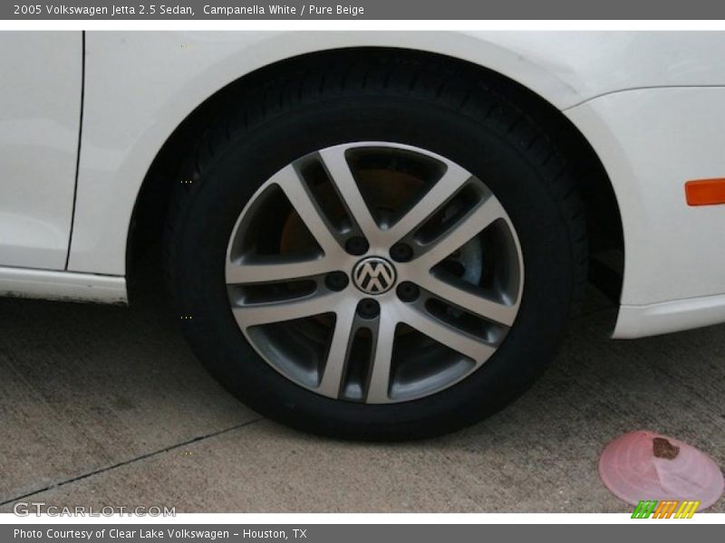 Campanella White / Pure Beige 2005 Volkswagen Jetta 2.5 Sedan