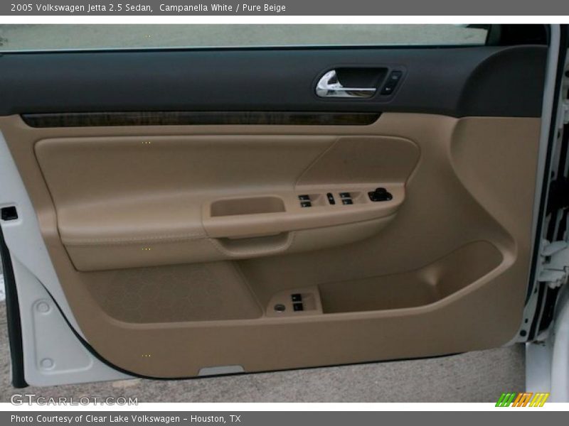 Campanella White / Pure Beige 2005 Volkswagen Jetta 2.5 Sedan