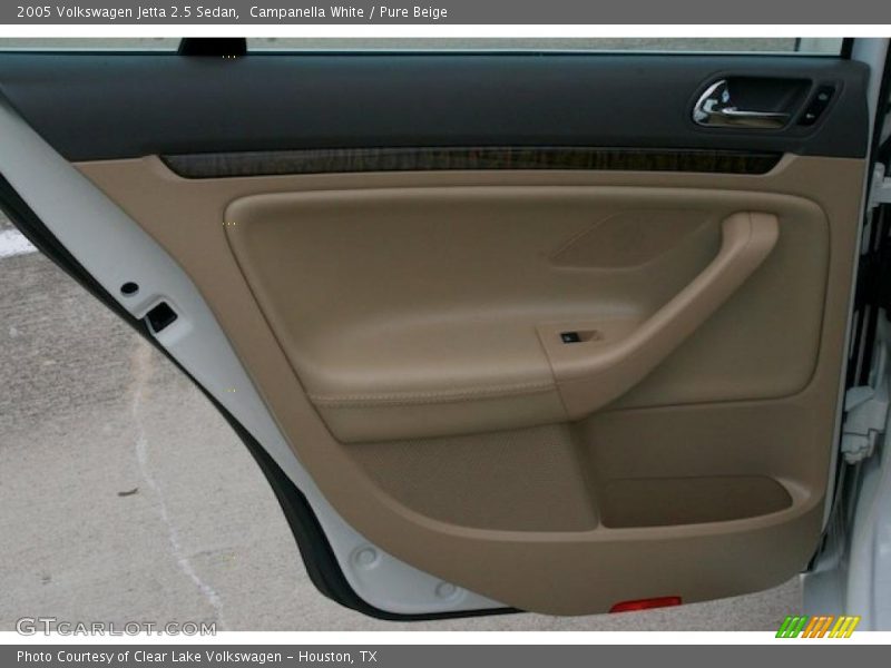 Campanella White / Pure Beige 2005 Volkswagen Jetta 2.5 Sedan
