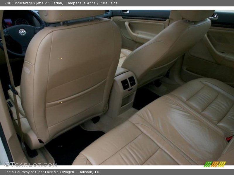 Campanella White / Pure Beige 2005 Volkswagen Jetta 2.5 Sedan
