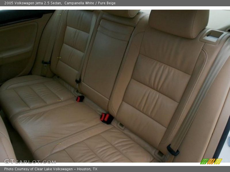 Campanella White / Pure Beige 2005 Volkswagen Jetta 2.5 Sedan