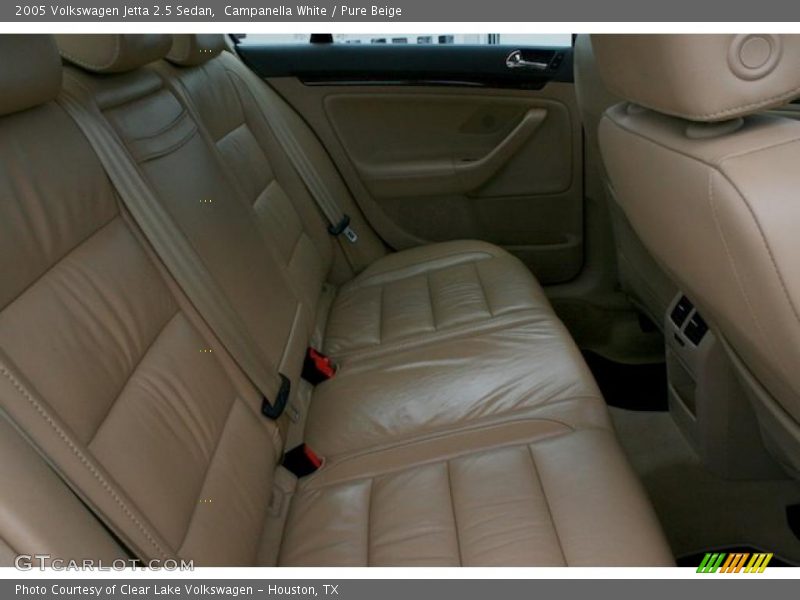 Campanella White / Pure Beige 2005 Volkswagen Jetta 2.5 Sedan