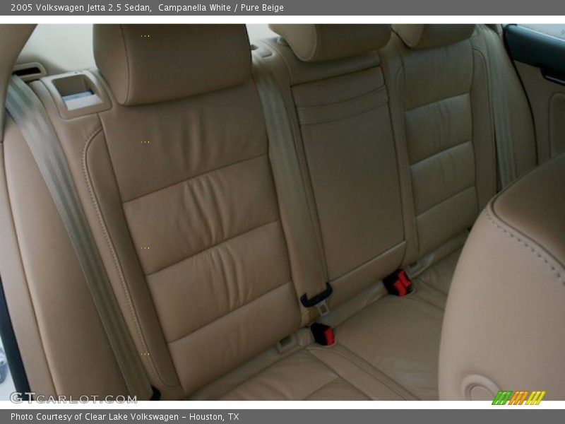 Campanella White / Pure Beige 2005 Volkswagen Jetta 2.5 Sedan