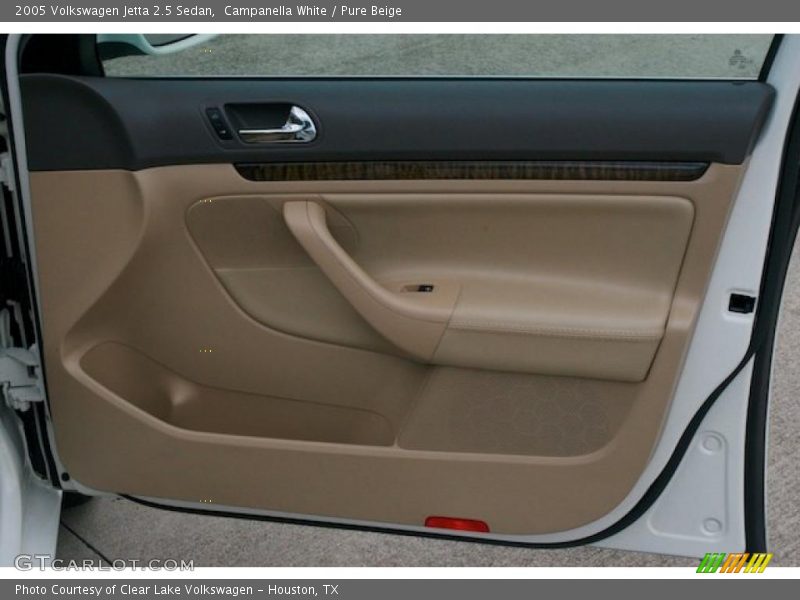 Campanella White / Pure Beige 2005 Volkswagen Jetta 2.5 Sedan