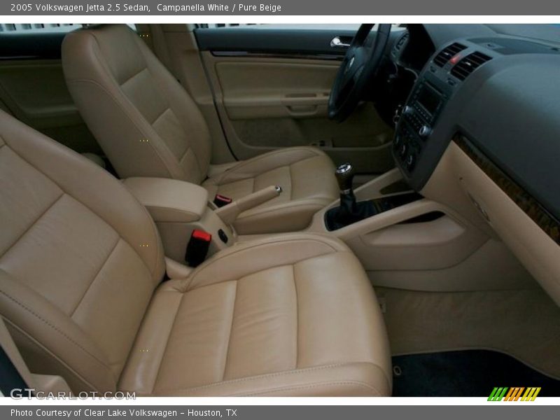 Campanella White / Pure Beige 2005 Volkswagen Jetta 2.5 Sedan