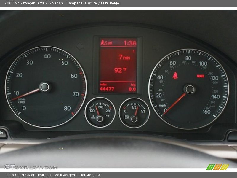 Campanella White / Pure Beige 2005 Volkswagen Jetta 2.5 Sedan