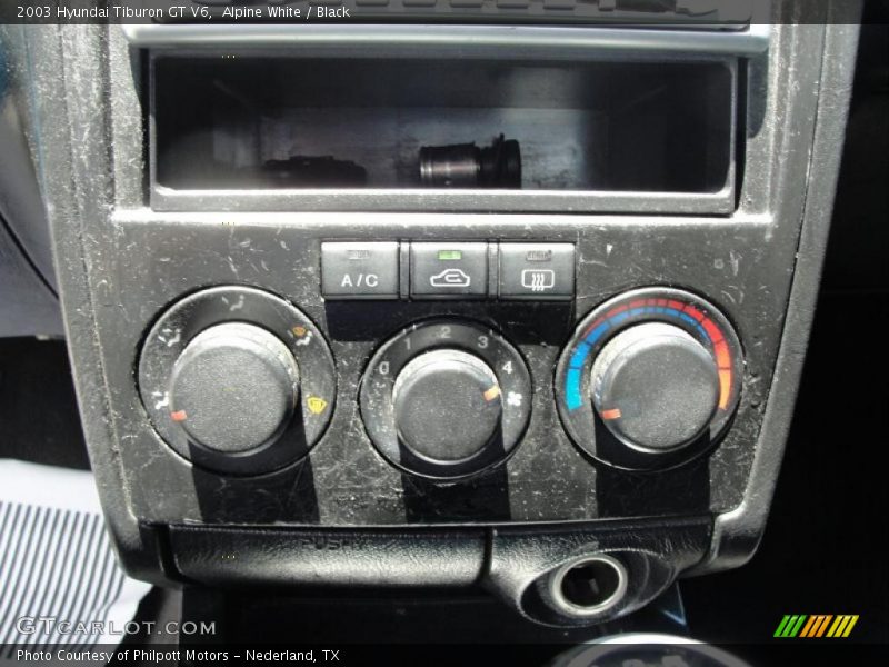 Alpine White / Black 2003 Hyundai Tiburon GT V6