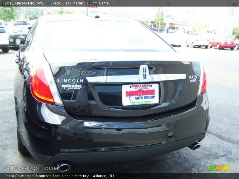 Tuxedo Black Metallic / Light Camel 2011 Lincoln MKS AWD
