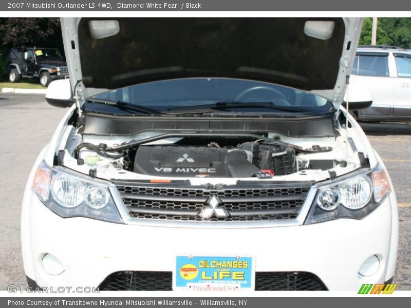 Diamond White Pearl / Black 2007 Mitsubishi Outlander LS 4WD