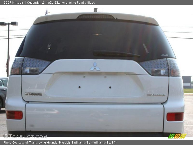 Diamond White Pearl / Black 2007 Mitsubishi Outlander LS 4WD