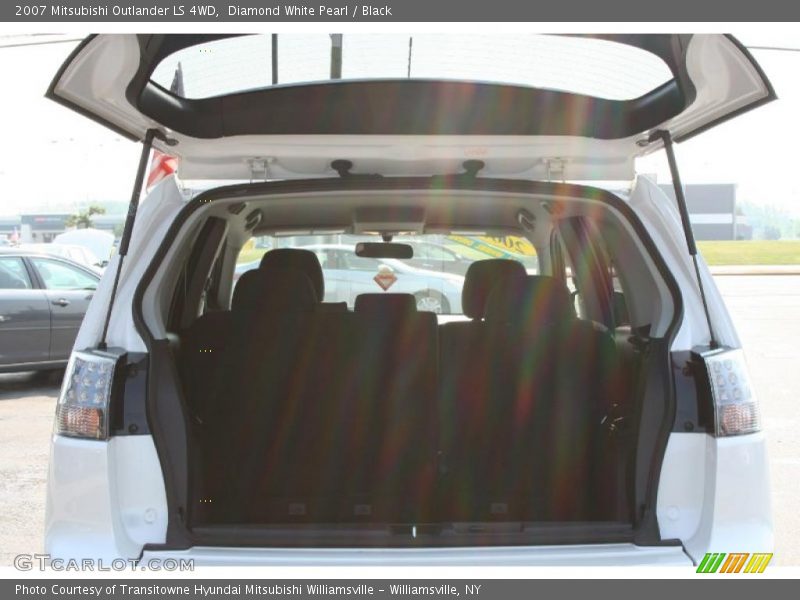 Diamond White Pearl / Black 2007 Mitsubishi Outlander LS 4WD