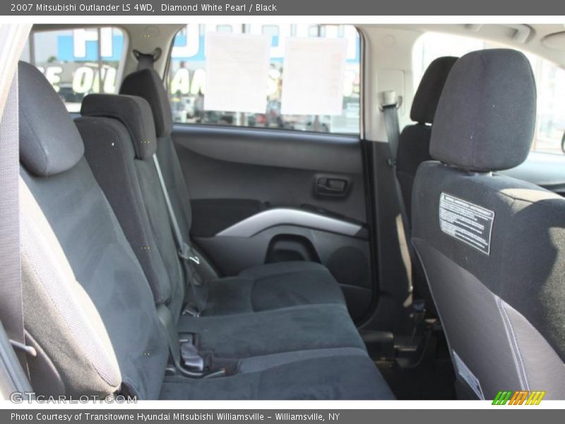 Diamond White Pearl / Black 2007 Mitsubishi Outlander LS 4WD