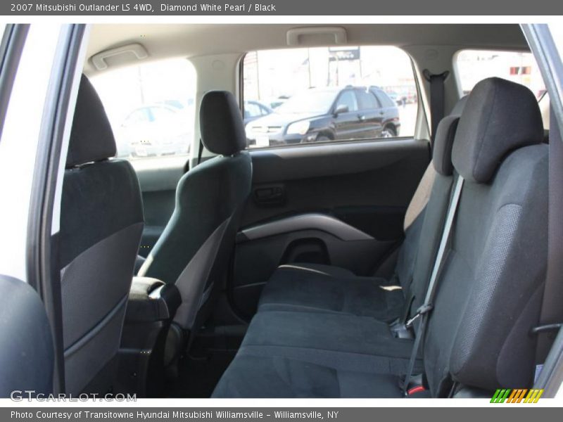 Diamond White Pearl / Black 2007 Mitsubishi Outlander LS 4WD
