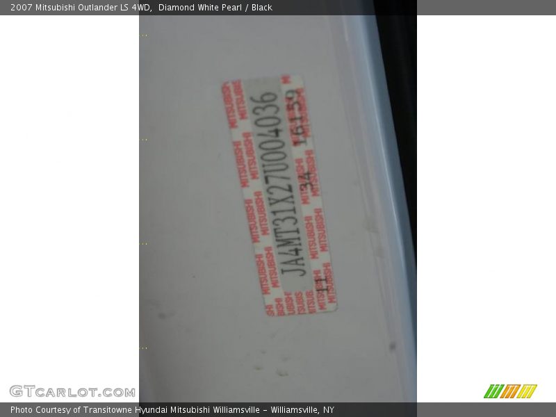 Diamond White Pearl / Black 2007 Mitsubishi Outlander LS 4WD