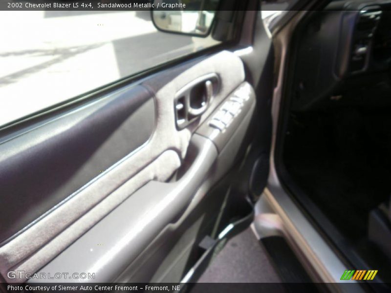 Sandalwood Metallic / Graphite 2002 Chevrolet Blazer LS 4x4