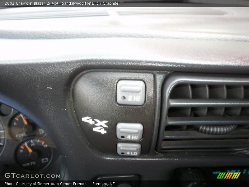 Sandalwood Metallic / Graphite 2002 Chevrolet Blazer LS 4x4