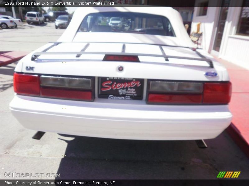 Vibrant White / Red 1993 Ford Mustang LX 5.0 Convertible