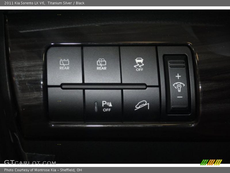 Titanium Silver / Black 2011 Kia Sorento LX V6