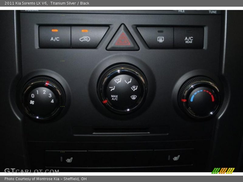 Titanium Silver / Black 2011 Kia Sorento LX V6