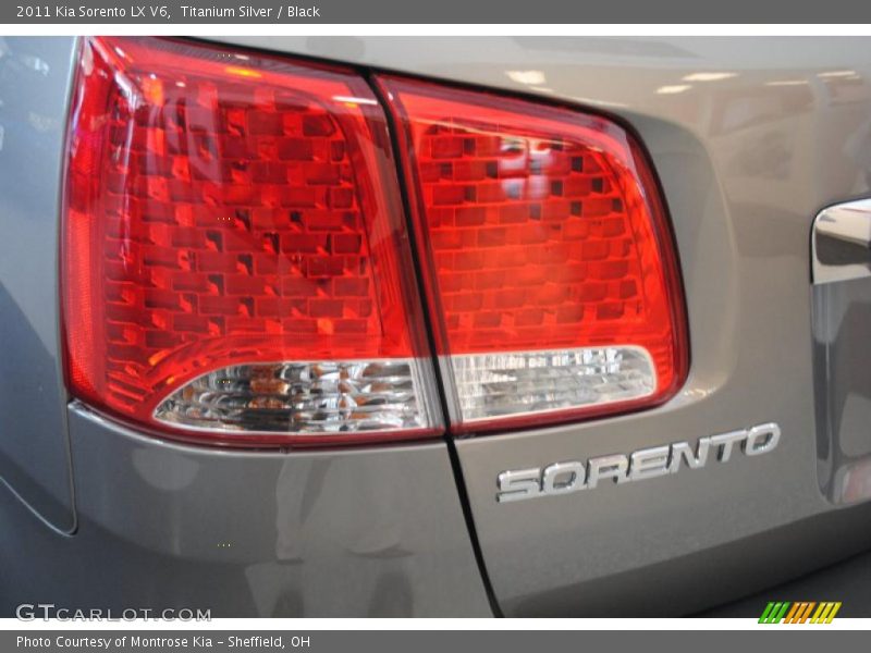 Titanium Silver / Black 2011 Kia Sorento LX V6