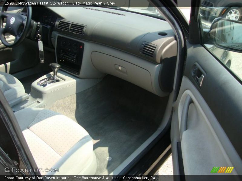 Black Magic Pearl / Grey 1999 Volkswagen Passat GLS Wagon