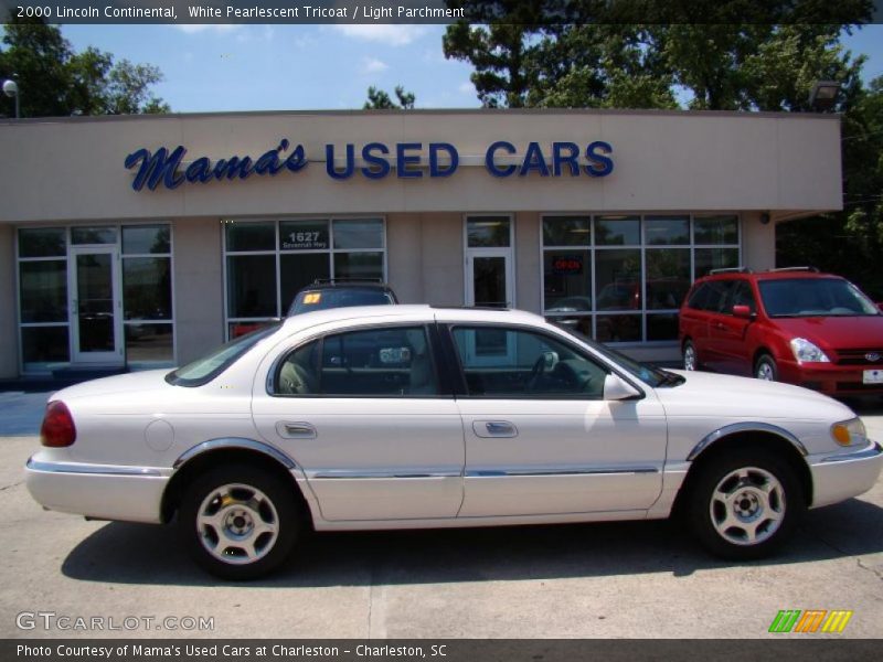White Pearlescent Tricoat / Light Parchment 2000 Lincoln Continental