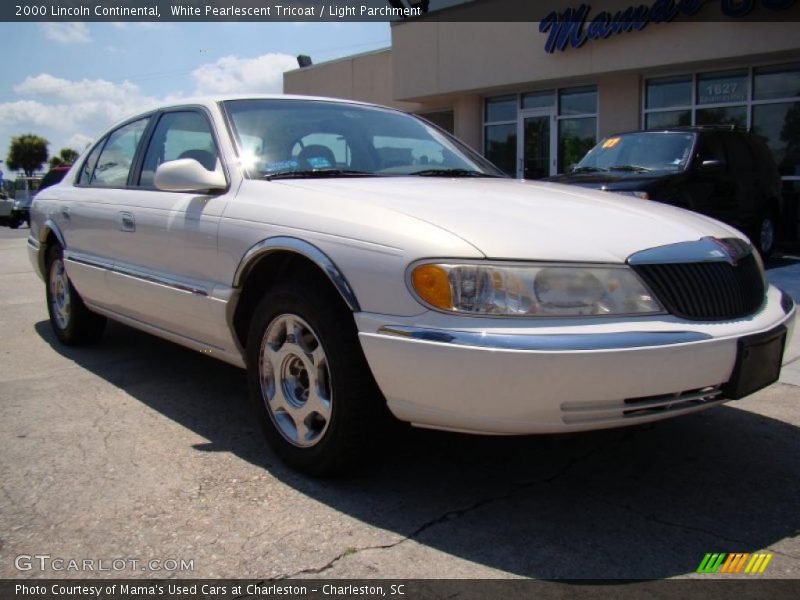 White Pearlescent Tricoat / Light Parchment 2000 Lincoln Continental