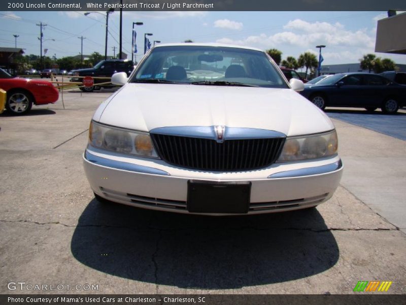 White Pearlescent Tricoat / Light Parchment 2000 Lincoln Continental