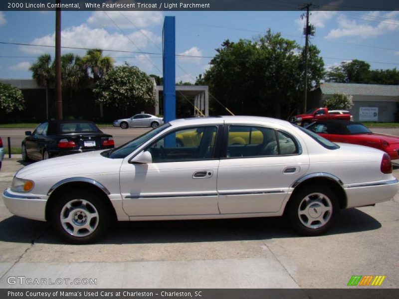 White Pearlescent Tricoat / Light Parchment 2000 Lincoln Continental