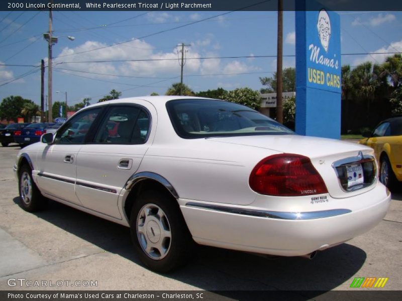 White Pearlescent Tricoat / Light Parchment 2000 Lincoln Continental