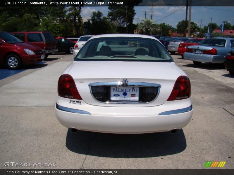 White Pearlescent Tricoat / Light Parchment 2000 Lincoln Continental