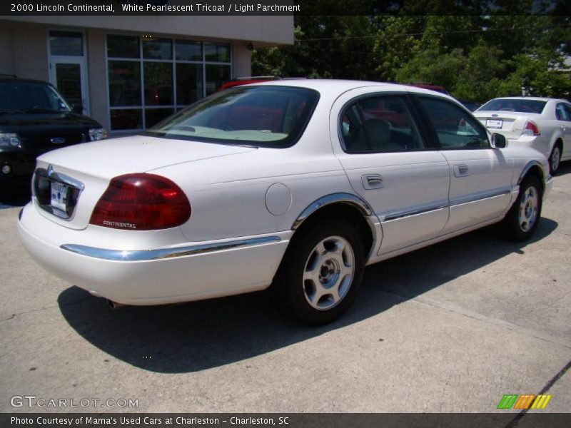 White Pearlescent Tricoat / Light Parchment 2000 Lincoln Continental