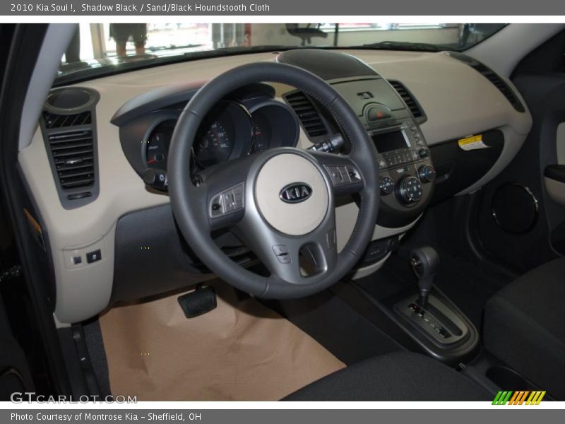 Shadow Black / Sand/Black Houndstooth Cloth 2010 Kia Soul !