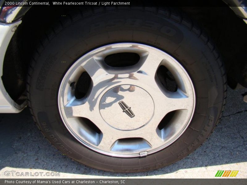 White Pearlescent Tricoat / Light Parchment 2000 Lincoln Continental