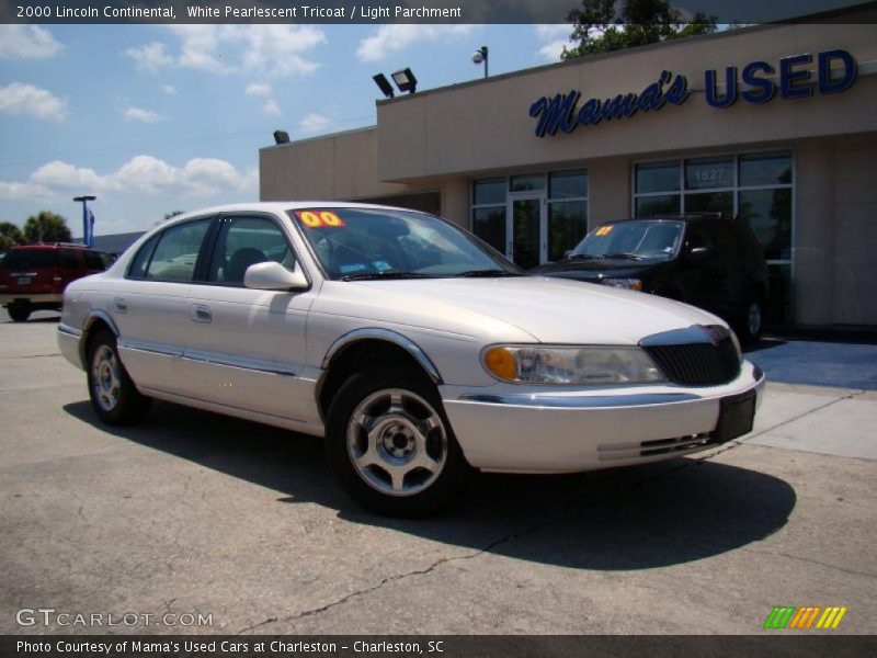 White Pearlescent Tricoat / Light Parchment 2000 Lincoln Continental