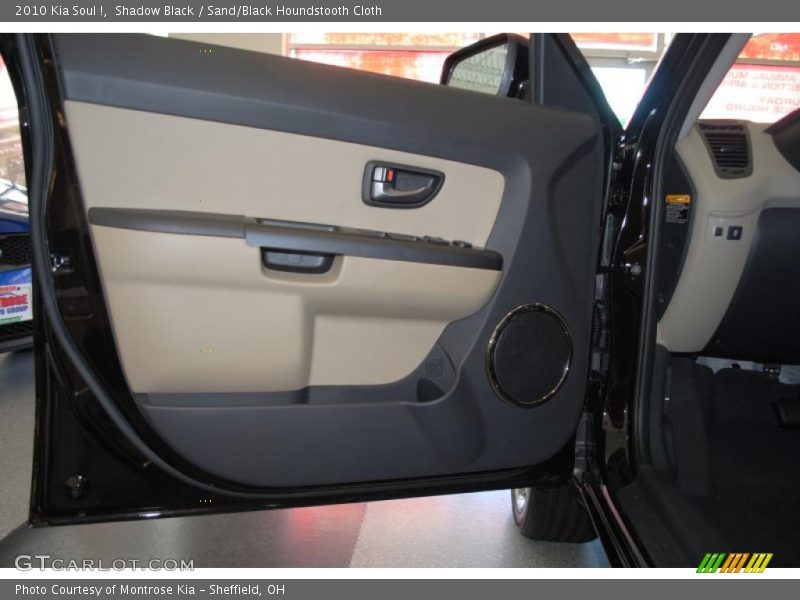 Shadow Black / Sand/Black Houndstooth Cloth 2010 Kia Soul !