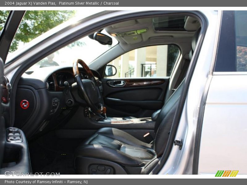 Platinum Silver Metallic / Charcoal 2004 Jaguar XJ Vanden Plas