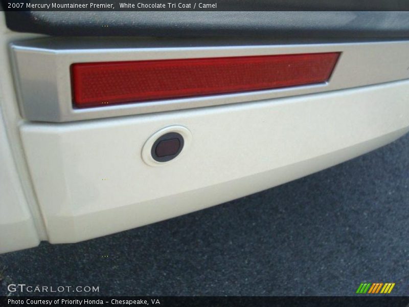 White Chocolate Tri Coat / Camel 2007 Mercury Mountaineer Premier