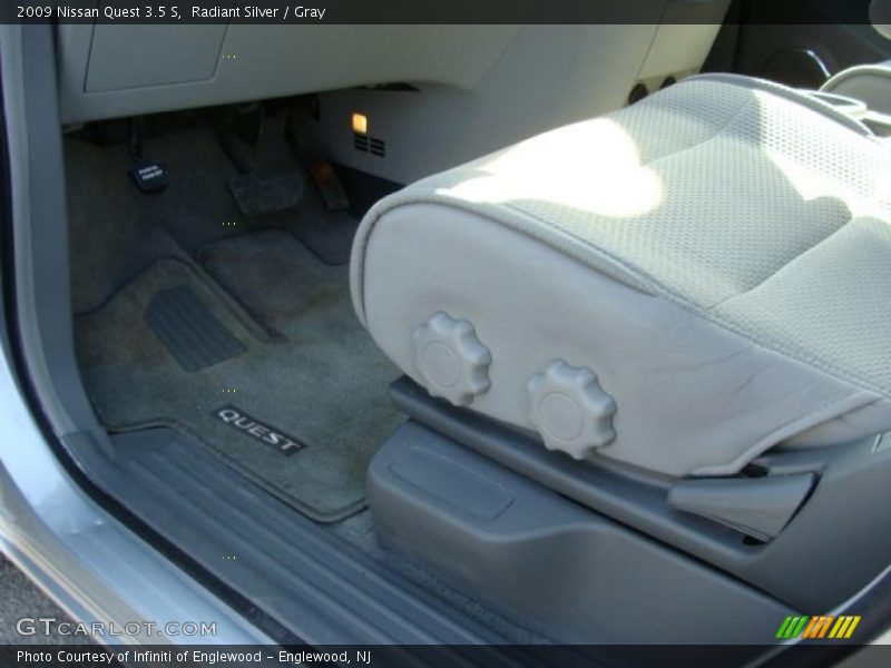 Radiant Silver / Gray 2009 Nissan Quest 3.5 S