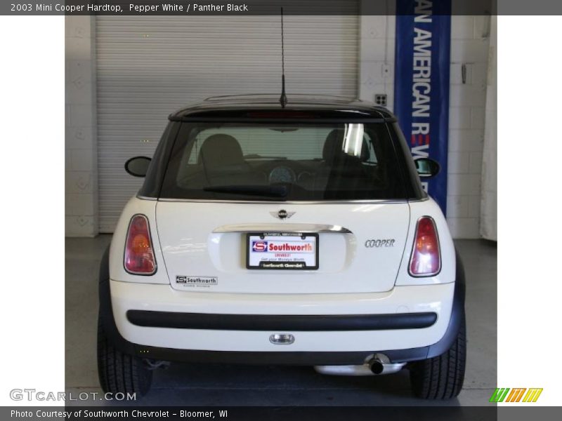 Pepper White / Panther Black 2003 Mini Cooper Hardtop