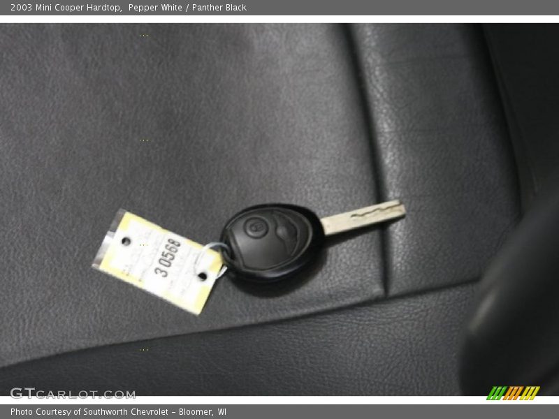 Pepper White / Panther Black 2003 Mini Cooper Hardtop