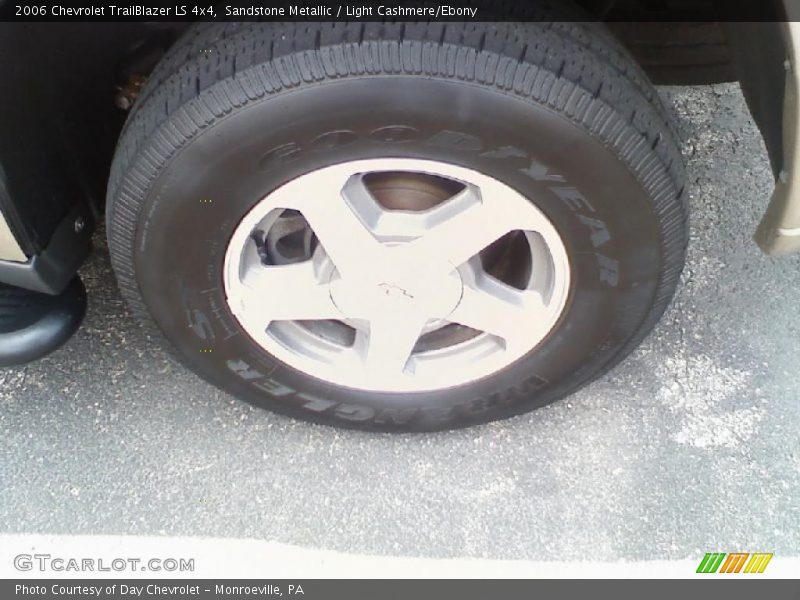Sandstone Metallic / Light Cashmere/Ebony 2006 Chevrolet TrailBlazer LS 4x4
