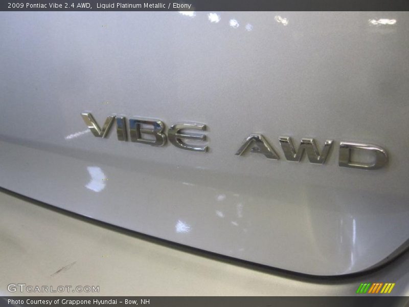 Liquid Platinum Metallic / Ebony 2009 Pontiac Vibe 2.4 AWD