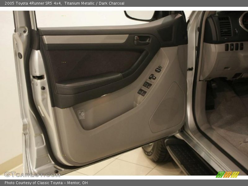 Titanium Metallic / Dark Charcoal 2005 Toyota 4Runner SR5 4x4