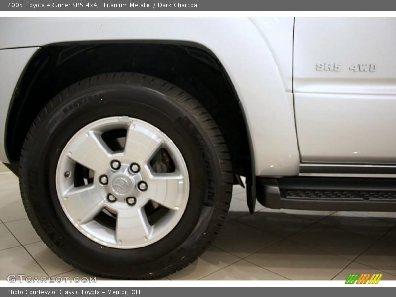 Titanium Metallic / Dark Charcoal 2005 Toyota 4Runner SR5 4x4