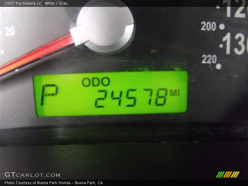 White / Gray 2007 Kia Sedona LX