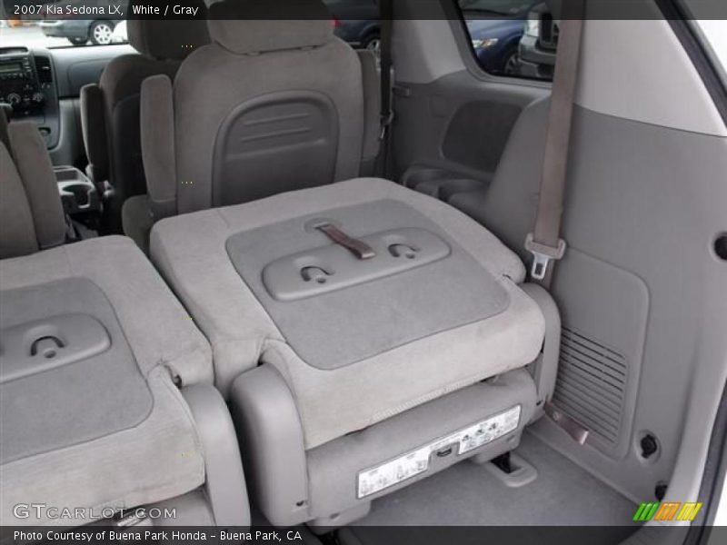 White / Gray 2007 Kia Sedona LX