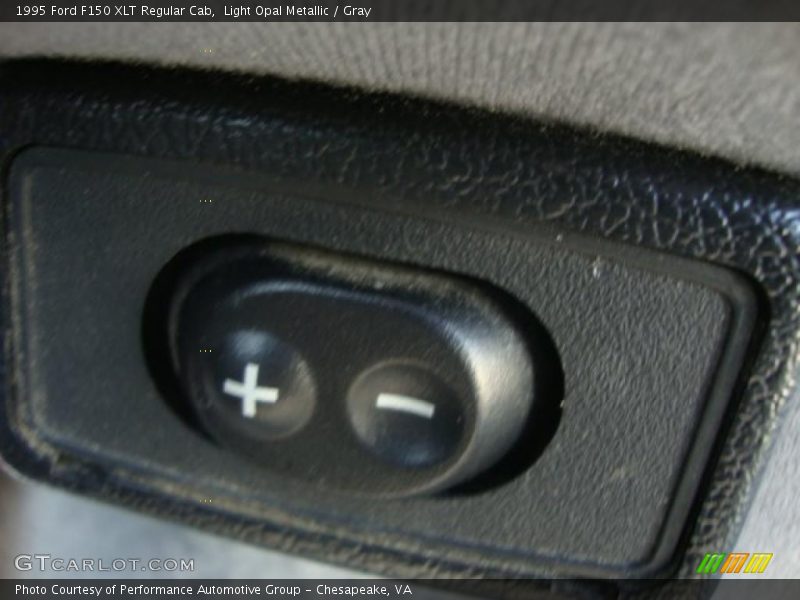 Light Opal Metallic / Gray 1995 Ford F150 XLT Regular Cab