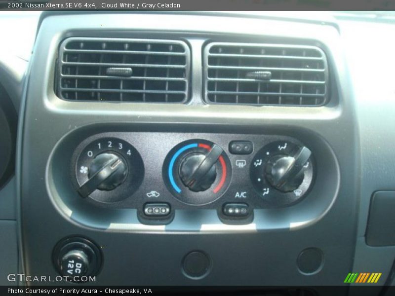 Cloud White / Gray Celadon 2002 Nissan Xterra SE V6 4x4